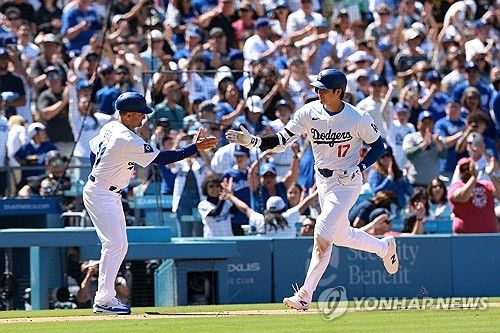 홈런 치고 들어오는 오타니