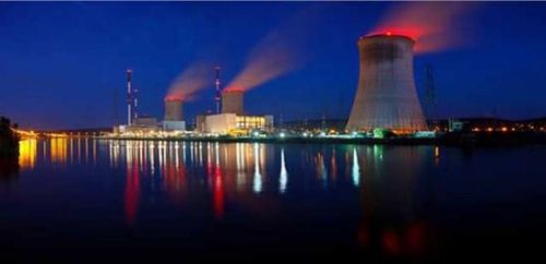 빛 조형물 설치한 해외 원전 모습