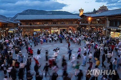 티벳 샹그릴라에 모인 중국 관광객들