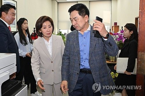 간담회 마친 나경원-김기현