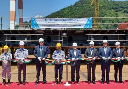 크루즈페리선 '팬스타 미라클호' 용골 거치식