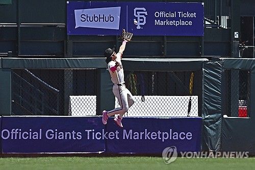 이정후가 어깨 부상을 당한 순간