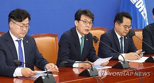 발언하는 진성준 정책위의장