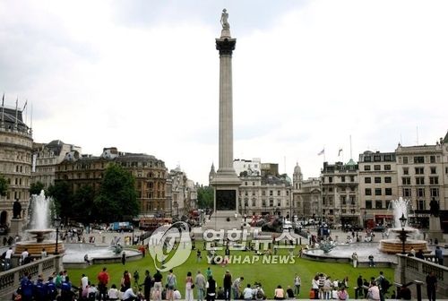 런던 트라팔가 광장의 넬슨 동상