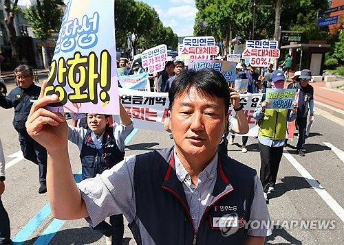 의료공공성 쟁취 결의대회, 행진하는 양경수 위원장