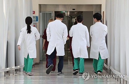 이동하는 의료진