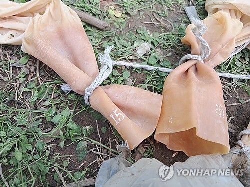 영천서 북한발 추정 오물 풍선과 잔해