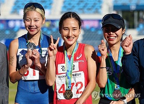 여자 3,000ｍ 장애물 3000m 남보하나(왼쪽)