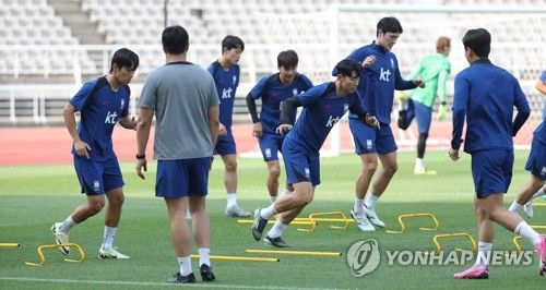 중국전 준비하는 한국 축구 대표팀