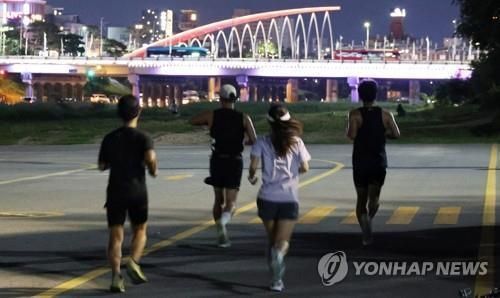 운동하는 시민들