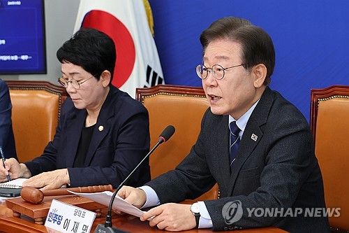 발언하는 이재명 대표