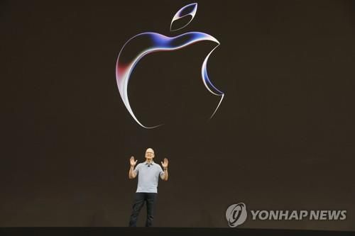 세계 개발자 회의서 기조연설 하는 팀 쿡 애플 CEO