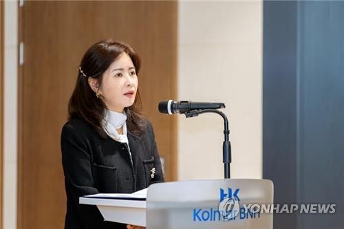 발언 중인 윤여원 콜마비앤에이치 대표