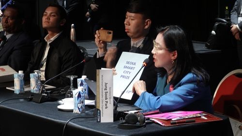 싱가포르 '2024 세계도시정상회담'서 '서울 스마트도시상' 홍보하는 박정숙 위고 사무총장