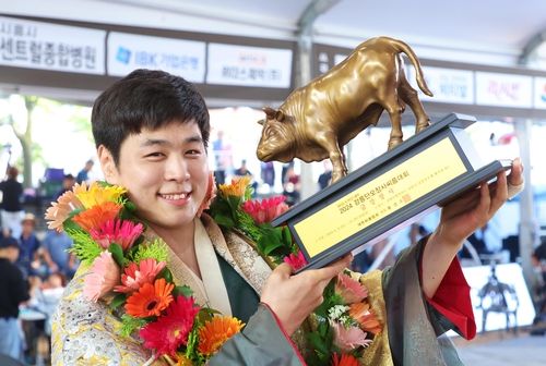 강릉단오장사씨름대회 우승한 최정민 