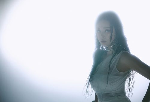 '도미노' 발표하는 쎄이