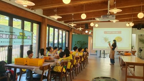 도봉구 '우리동네 돌봄터 가요' 원예·보태니컬아트 프로그램 모습(2024.6.4) 