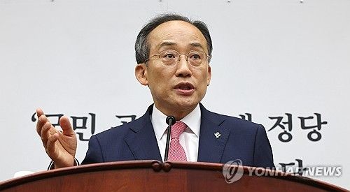 의원총회서 발언하는 추경호 원내대표