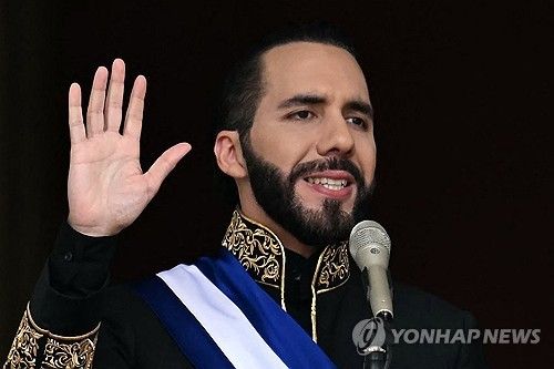 지난 1일 취임식하는 나이브 부켈레 엘살바도르 대통령
