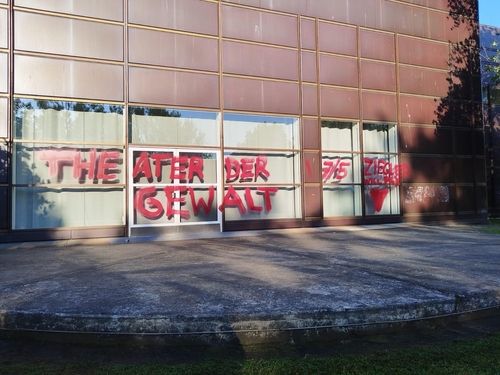 베를린자유대 붉은 역삼각형 낙서