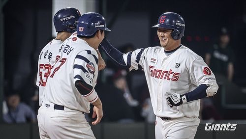 대타 3점 홈런 친 정훈 