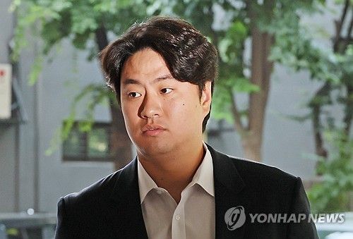 항소심 선고 공판 출석하는 이영하