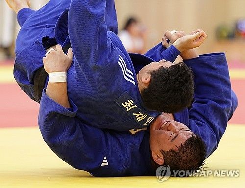 기술 성공시킨 김민종