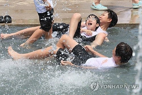 무더위엔 물놀이가 최고