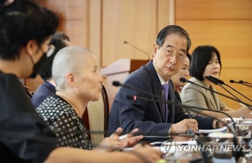 환자단체와 간담회 하는 한덕수 총리