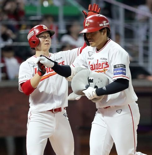 역전 3점 홈런 친 한유섬