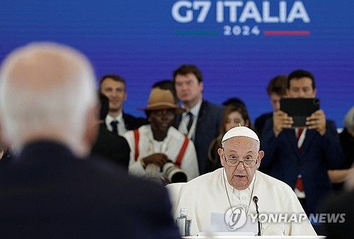 G7 정상회의에서 연설하는 프란치스코 교황