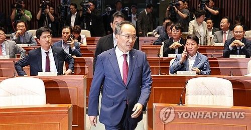 의원총회 참석하는 추경호 원내대표