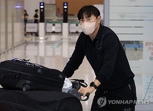 귀국한 신태용 감독