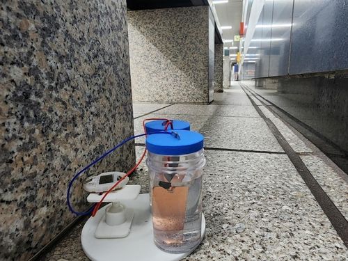 폭발물로 오인 신고된 소금물 연료전지 시계