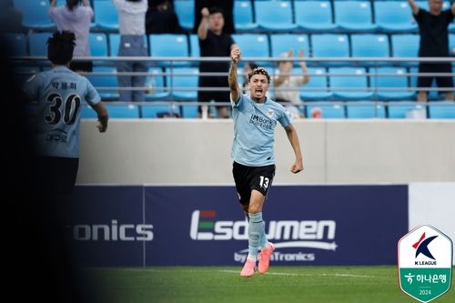 기뻐하는 대구FC의 벨톨라