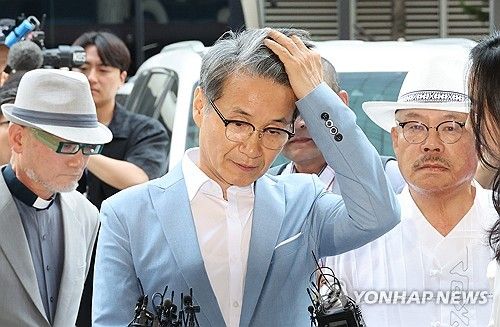 경찰서에 온 최재영 목사