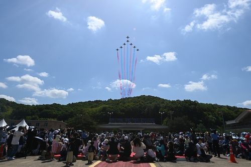 5월 18일 원주 공군기지에서 열린 스페이스챌린지 행사장을 찾은 시민들