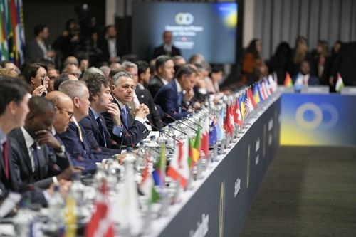 우크라이나 평화회의가 열리는 스위스 뷔르겐슈톡 리조트의 회의장 모습