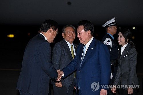 윤석열 대통령 부부, 중앙아시아 3개국 국빈 방문 마치고 귀국