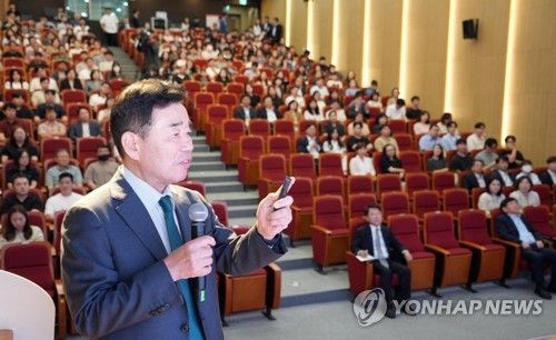 김진표 전 국회의장 저출산 대책 강연
