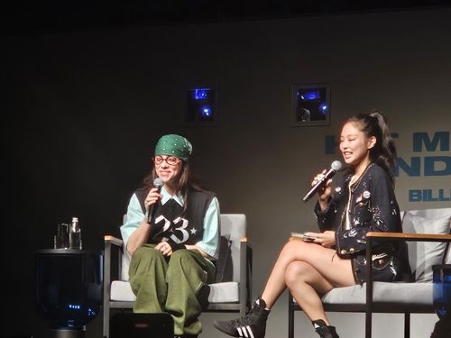 빌리 아일리시(왼쪽부터)와 인터뷰하는 블랙핑크 제니