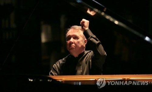 피아니스트 미하일 플레트뇨프