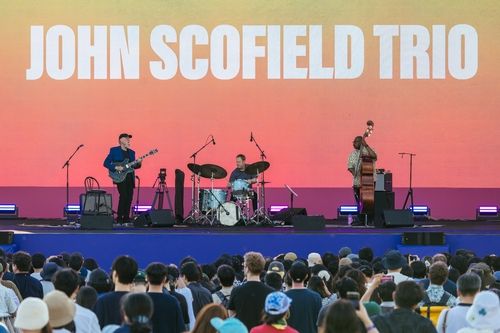 제16회 서울재즈페스티벌에 출연한 존 스코필드 트리오