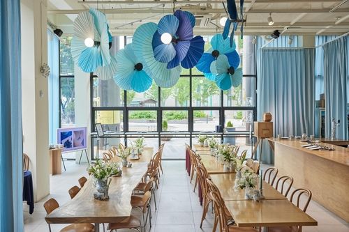 로얄코펜하겐이 서울 성수동에서 한정기간 운영 중인 전시 카페