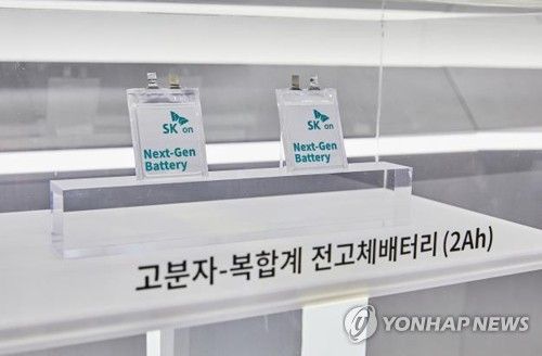 SK온이 2023년 3월 인터배터리 전시회에서 공개한 고분자복합계 전고체배터리 개발품