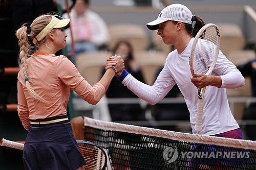 포타포바와 인사하는 시비옹테크