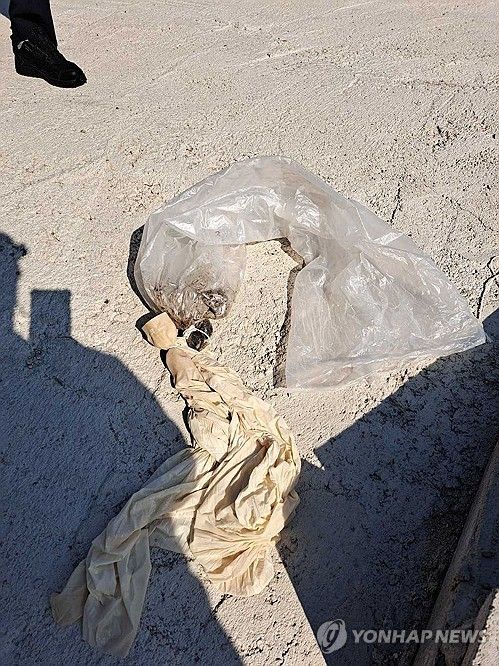 원주 도로서 발견된 오물풍선