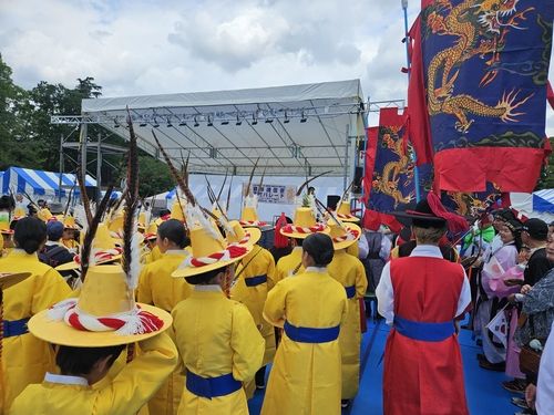 도쿄 공원서 조선통신사 행렬 재현 행사 열려