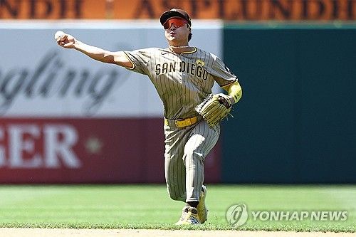샌디에이고 유격수 김하성의 수비