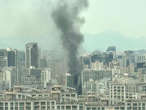 강남구 역삼동 아파트 화재…주민들 대피중